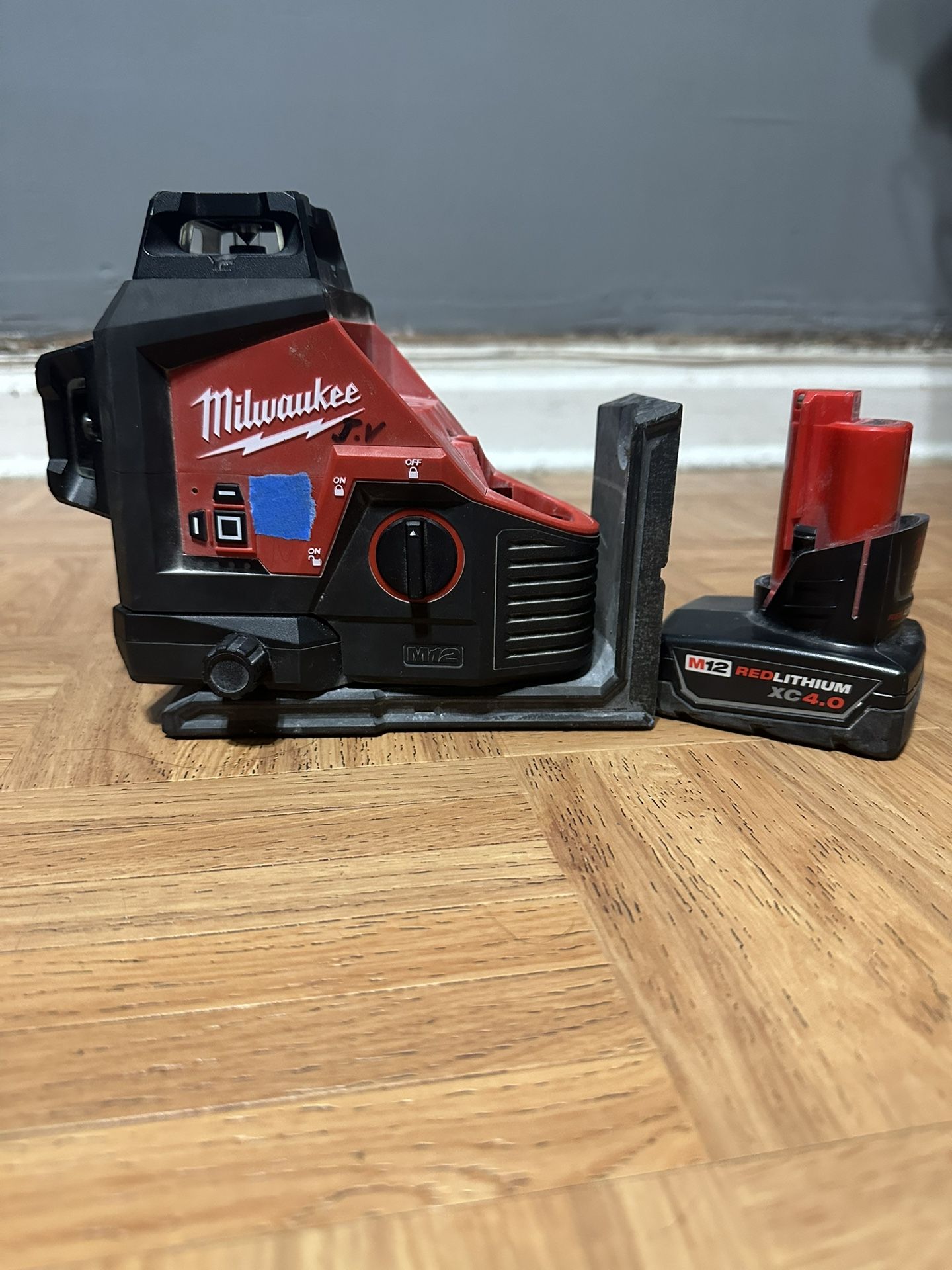 Milwaukee Laser M12 12-Volt Lithium-Ion Cordless Green 250 Ft