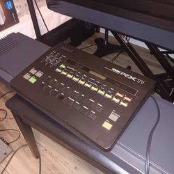 Yamaha RX-11 Vintage Retro Drum Machine 