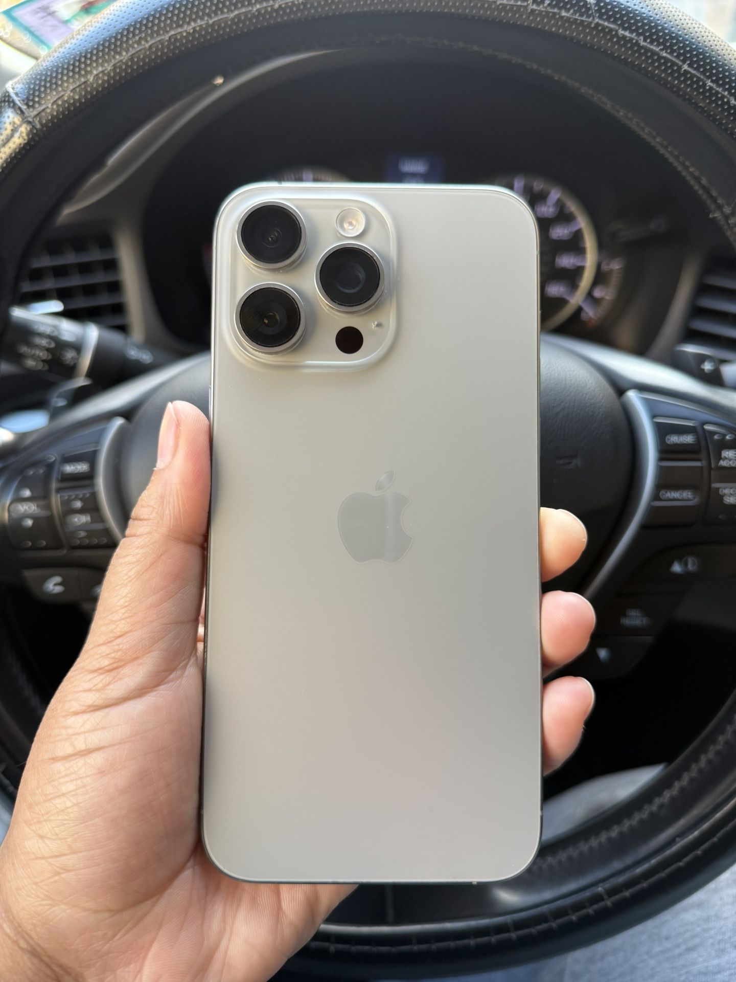 Phone 15 Pro Max 256GB| Natural Titanium | Like New| Excellent condition | T-Mobile ***Battery 90%***