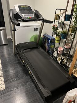 Gold's gym trainer 720 treadmill with power incline sale