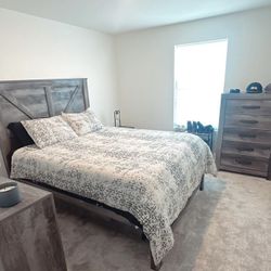 Wynnlow Crossbuck Queen Bed Frame