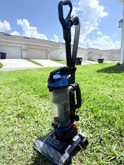 Bissell CleanView Swivel Pet Upright Vacuum Cleaner /