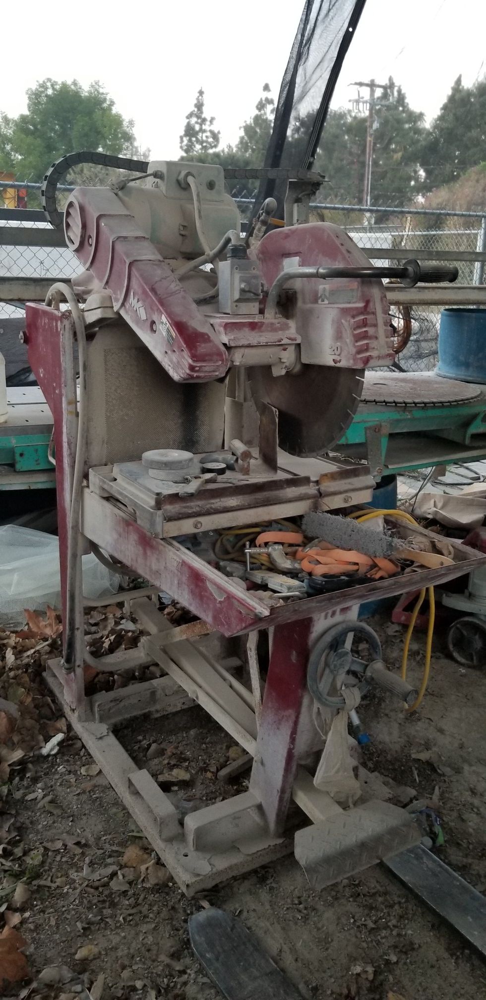 Cutting machine for tile or stone