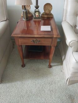 Very nice end table as you can see on the picture