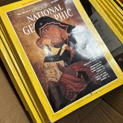 Vintage old National Geographic  magazines