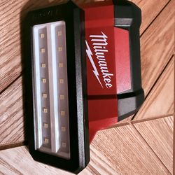 M12 ROVER Service and Repair Flood Light with USB Charging