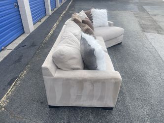 Beautiful Microsuede Sectional Sofa Excellent Condition(FREE DELIVERY) Thumbnail