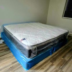 NEW KING-SIZE PILLOW TOP MATTRESS AND BOX SPRING 🆕️