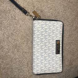 Wallet/wristlet