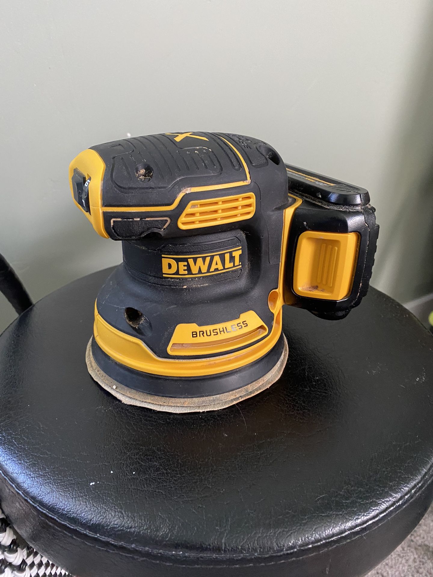 Dewalt 20v Orbits Sander With Batter
