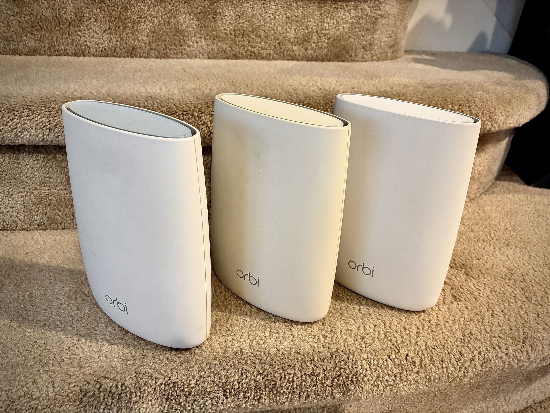 NETGEAR Orbi RBR50 Tri-band WiFi Router + 2 Satellites