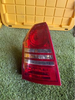 2006 Dodge Chrysler 300c Left/Driver Tail Light Part