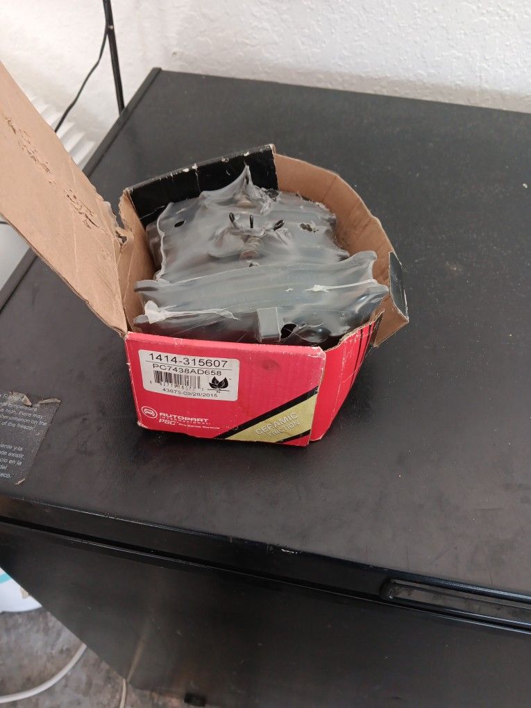 Front And Rear Brake Pads Chrysler PT Cruiser