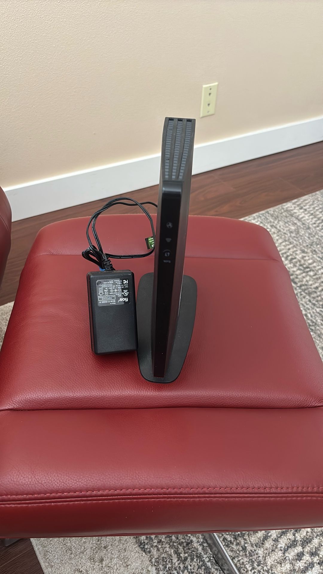 Fios G1100 - Wireless Router with Power Supply and Stand