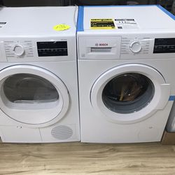 Bosch 300 Series washer and dryer set In White