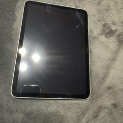 10th Gen iPad With Keyboard And Apple Pen 