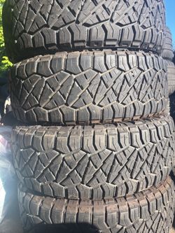 Nitto Ridge Grappler 265/60R20 Tire set