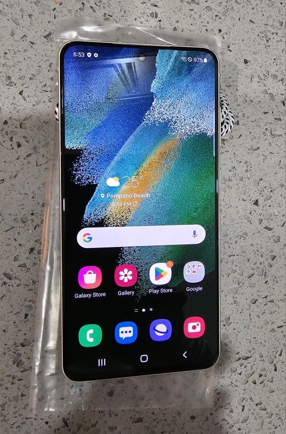 Samsung Galaxy S21 FE 128gb 5G UNLOCKED smartphone with a 6.4-inch AMOLED display