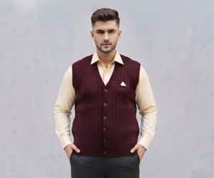 MONTECARLO COLLECTION, MAGNA WOOL, MAN'S BURGUNDY BUTTON-UP SWEATER VEST. SIZE:XL.