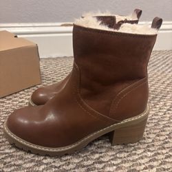 Brown Leather Boots With Fuzzy Inside 