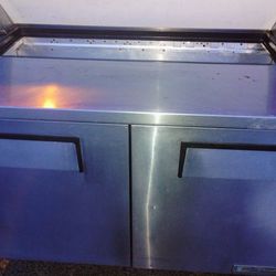 Commercial Cold Food Prep Table with Hydrocarbon Refrigerant