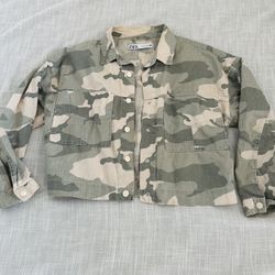Zara women’s camouflage jacket jacket size Large