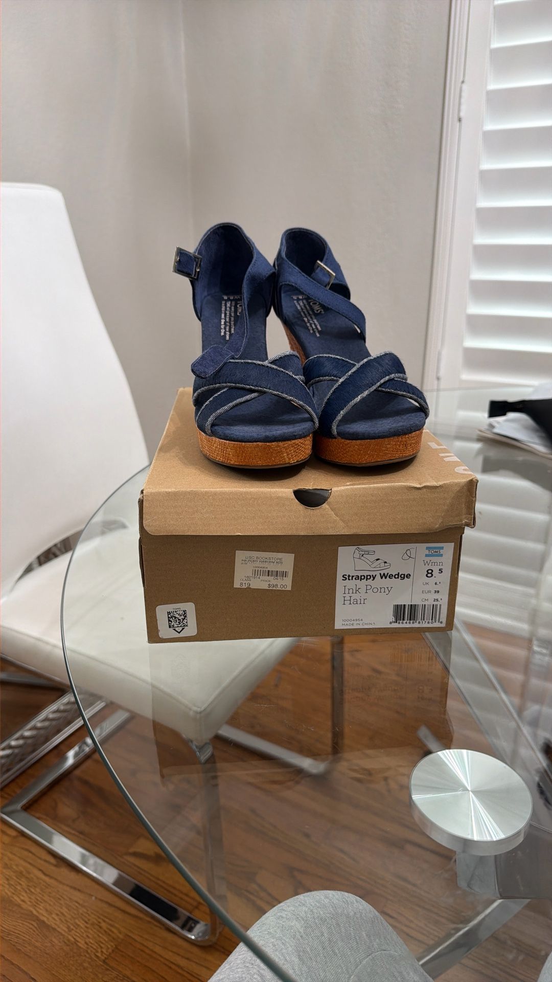 Tom’s women’s navy shoe, Size 8 - never worn