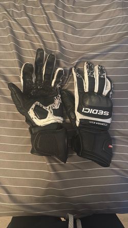 Sedici gauntlets Corsa 2