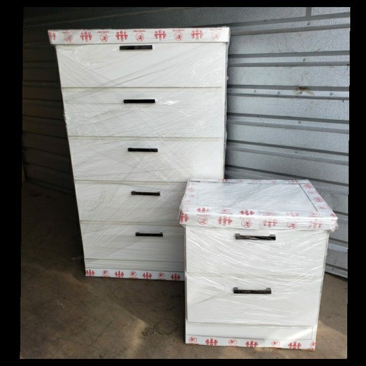 NEW 5 DRAWER CHEST AND NIGHT STAND 😊 Available in BLACK, WHITE, GREY or CHARCOAL color