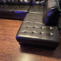 LEATHER SECTIONAL