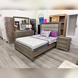 5 Pieces wood finish queen bedroom set