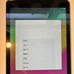 iPad 6th Generation 32 GB WiFi (includes accessories)