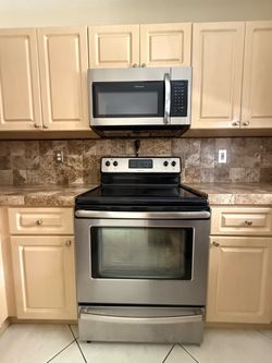 Frigidaire Stainless Steel Electric Range / Oven – Works Great