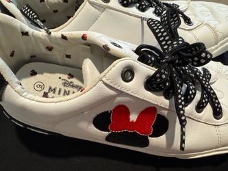 Women Disney Minnie shoes size 9