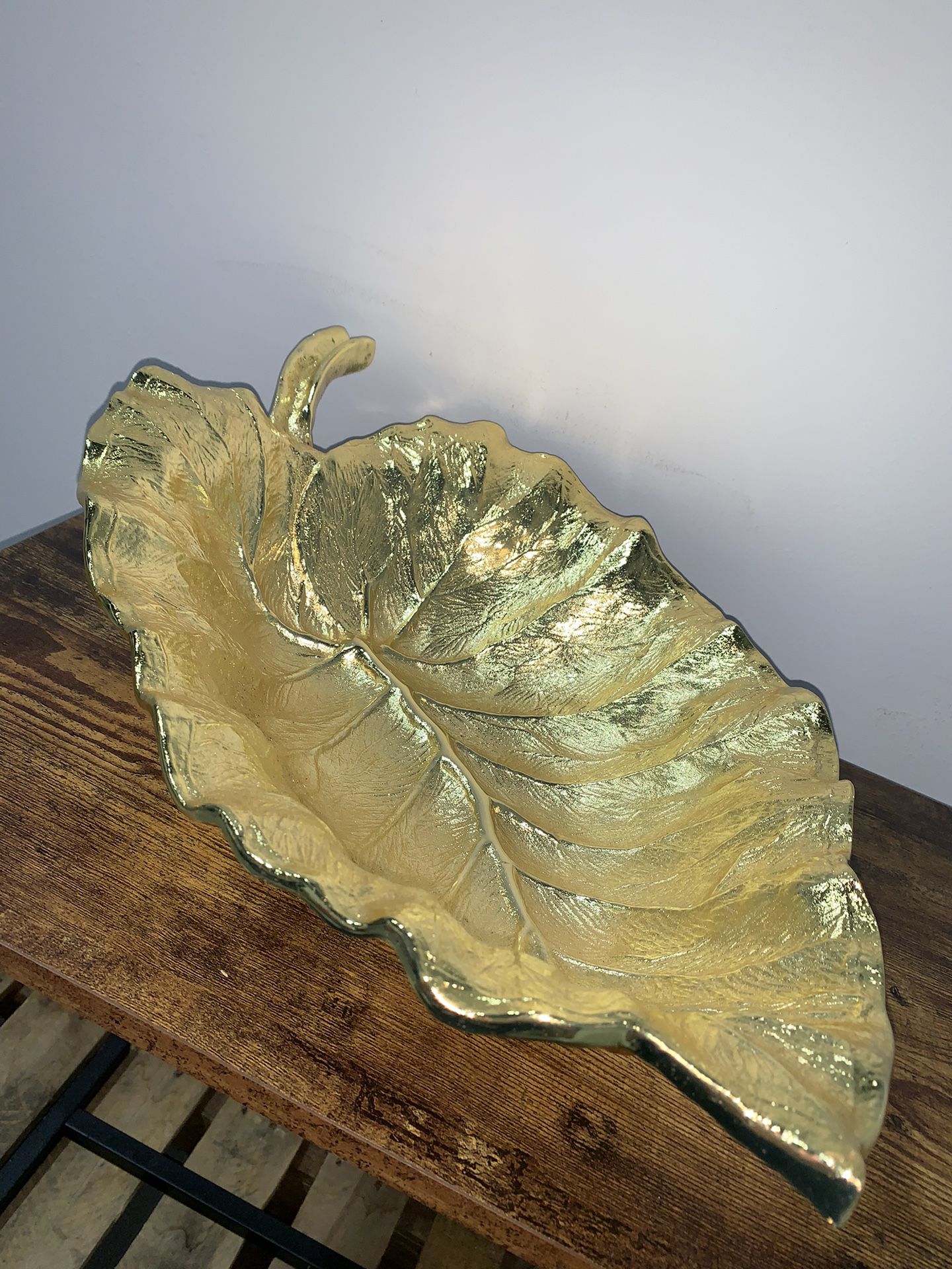 New Leaves Collection Elephant Ear Large Serving Bowl 
