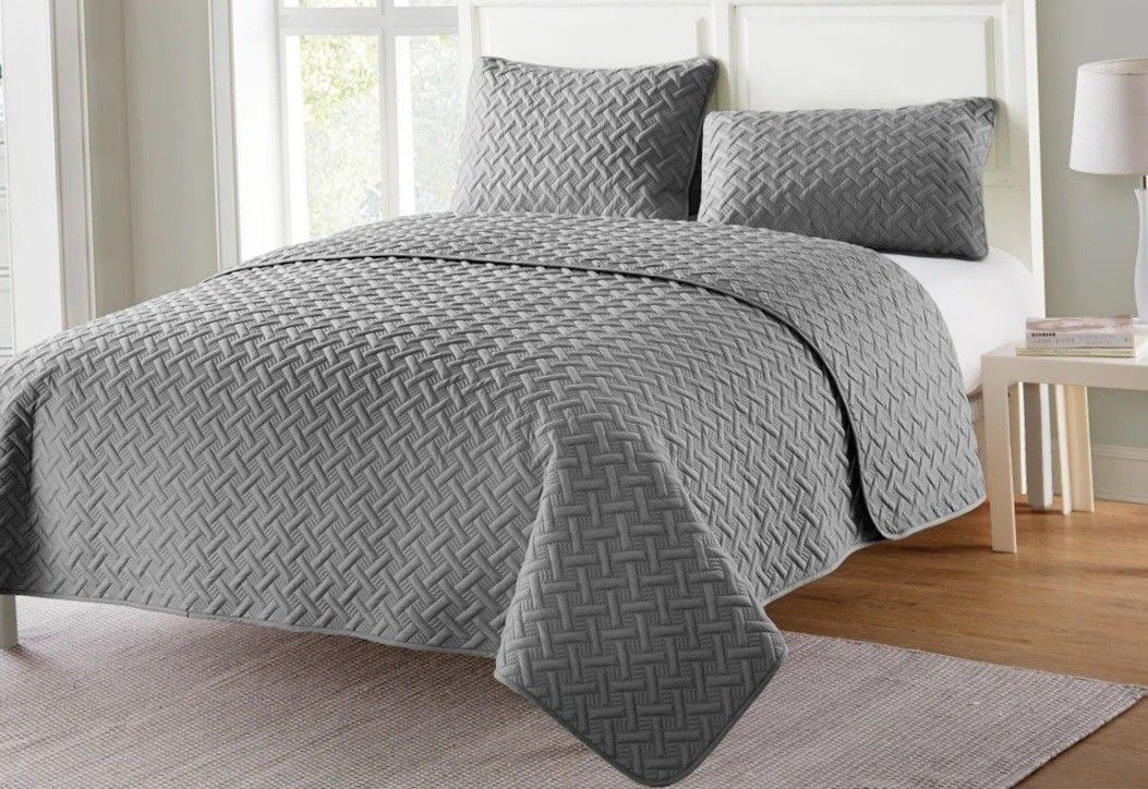 King Size Comforter And Two Pillow Shams