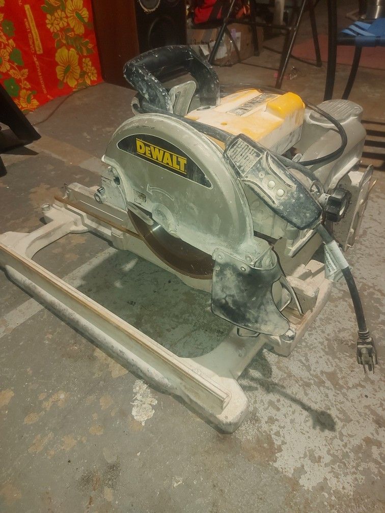 DeWalt Tile Saw With Stand tray
