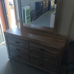 Dresser With Mirror