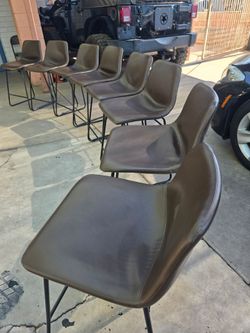 For sale send me a text asking for the prices. A lot of stoff for sale.