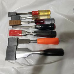 Chisels  set  in perfect  condition. 