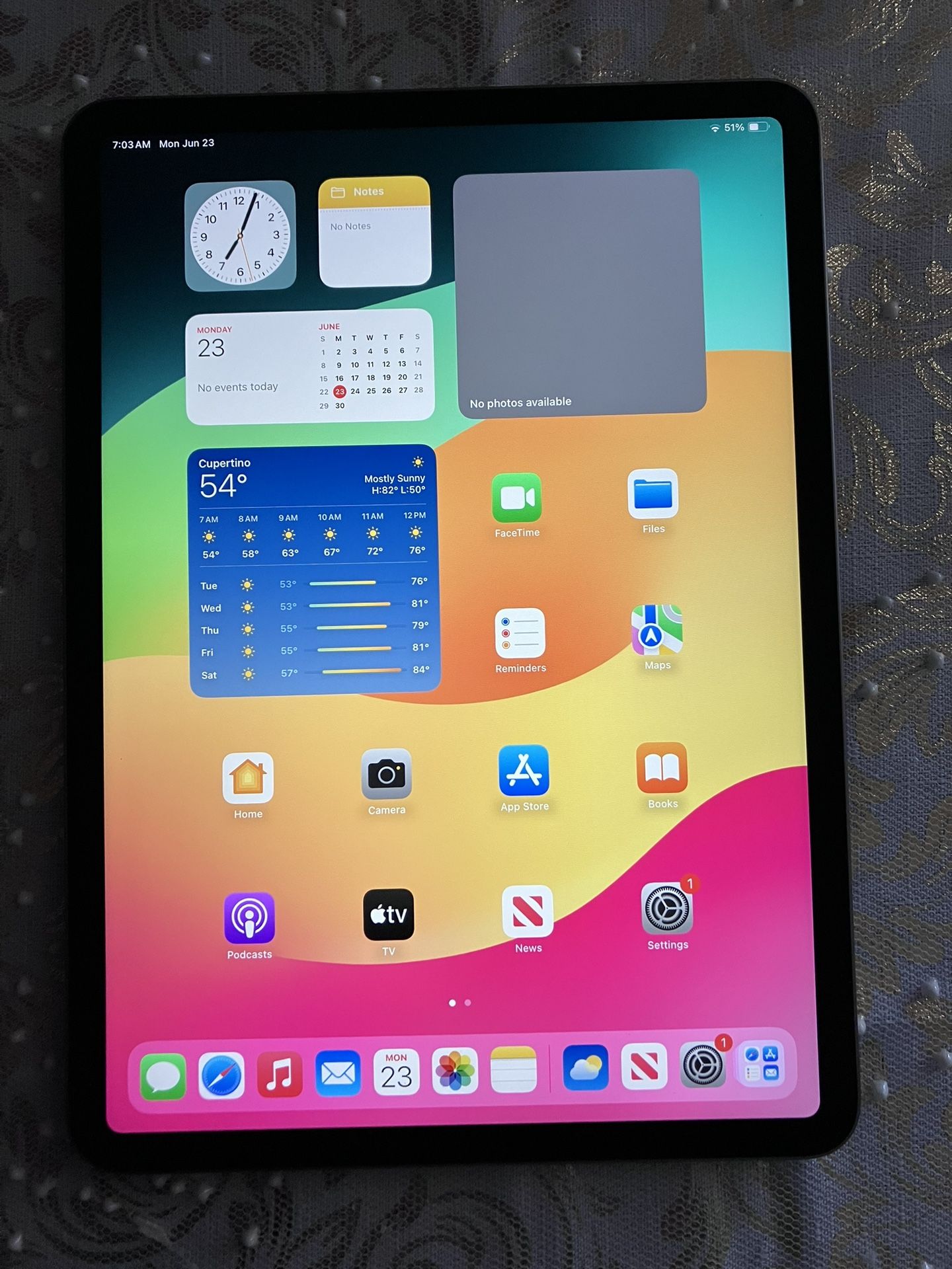 Mint Condition IPad Pro 11 In 4th Gen. WiFi M2 Chip With Zugu Case, Apple Pencil, original Box and Charger