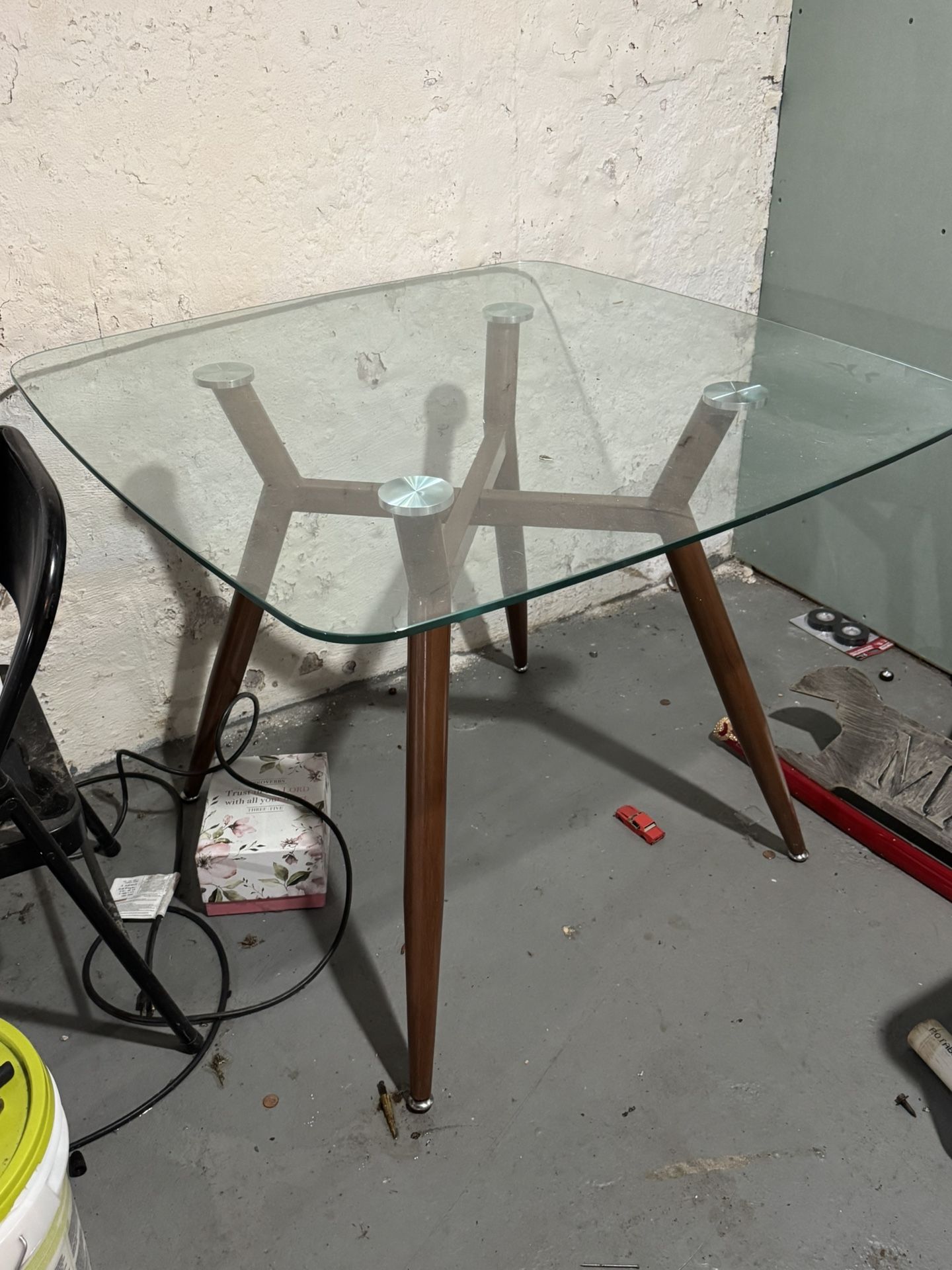 Free Glass Top Table