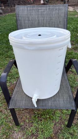 8 gallons fermenting bucket