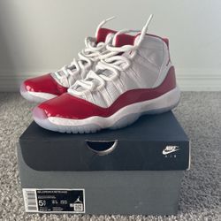 ‘22 jordan 11 “cherry” (5.5 Y)