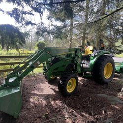 John Deere 4052R **LOW HOURS