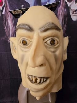 Don Post Studios Nosferatu Halloween Vinyl Mask TOTS Studios  Vampire Wit GLOVES


See Full Video on the Rudos Epic Props Youtube


https://offerup.co