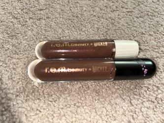 R.E.M. Beauty x Wicked: For Good Essential Drip Glossy Balm