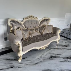 Traditional furniture set