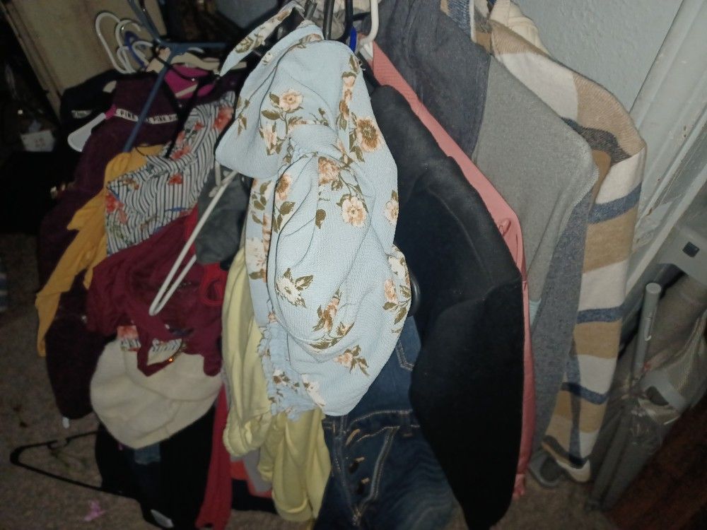 Women's Clothes Size Medium And Large