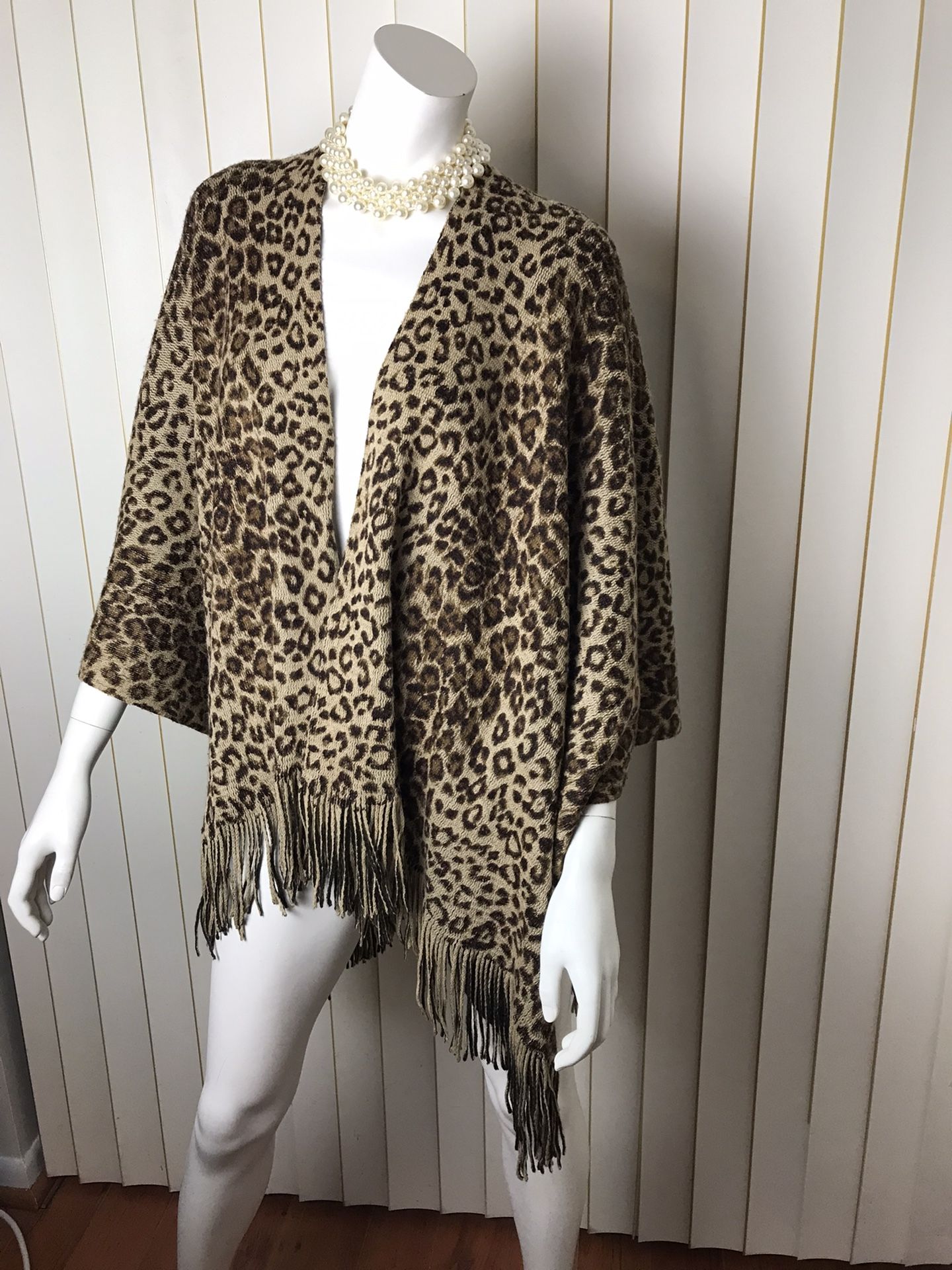 Women’s New York & Company Soft Cheetah Print Poncho/ Shawl